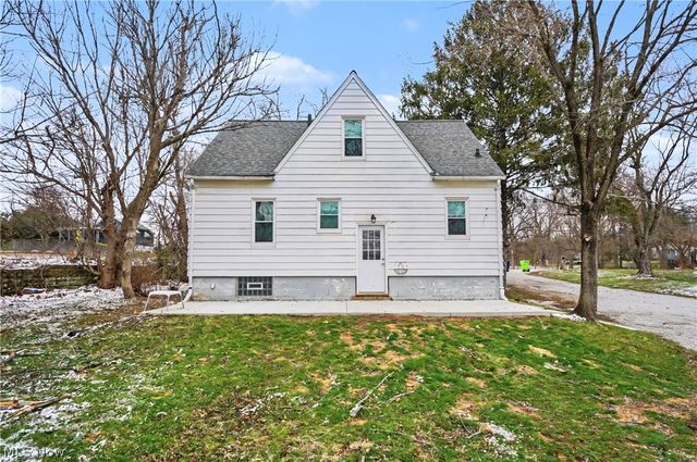 86 Southeast Avenue, Tallmadge, OH 44278