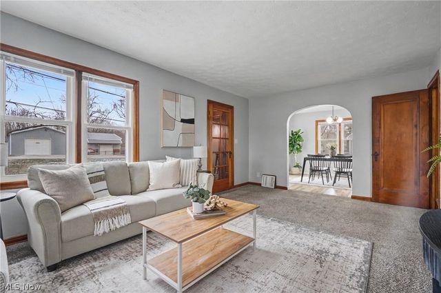 86 Southeast Avenue, Tallmadge, OH 44278