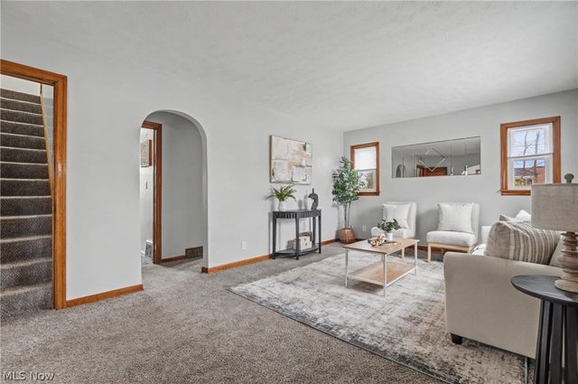 86 Southeast Avenue, Tallmadge, OH 44278