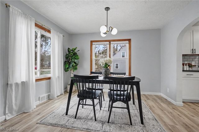 86 Southeast Avenue, Tallmadge, OH 44278