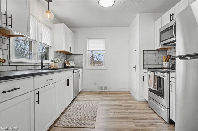 86 Southeast Avenue, Tallmadge, OH 44278