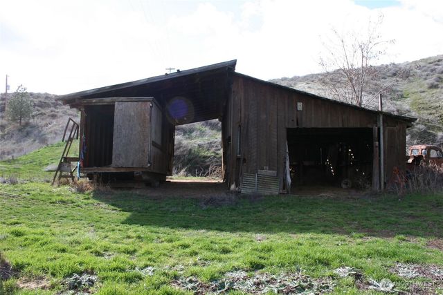 1411 Kellogg Hallow Road, Dayton, WA 99328