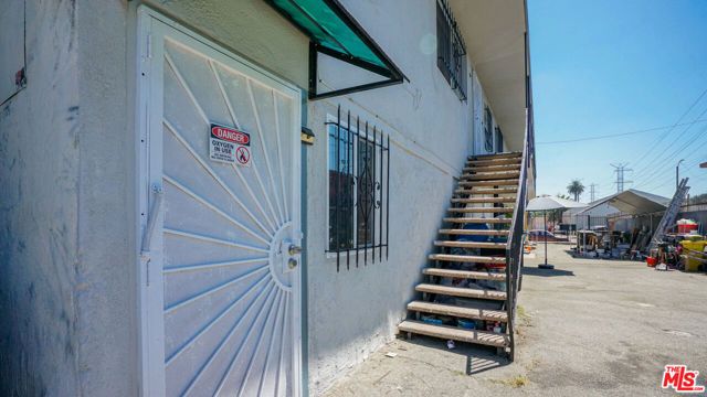 9021 Compton Avenue, Los Angeles, CA 90002