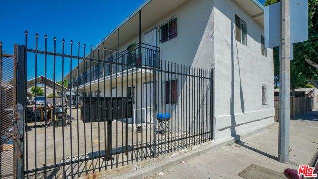 9021 Compton Avenue, Los Angeles, CA 90002