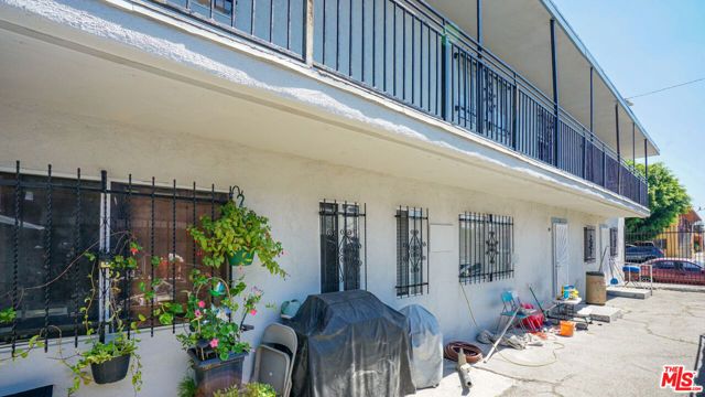 9021 Compton Avenue, Los Angeles, CA 90002