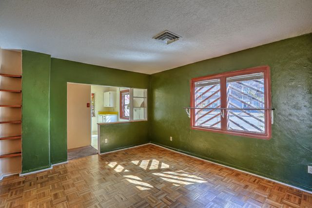 807 8th Street NW, Albuquerque, NM 87102