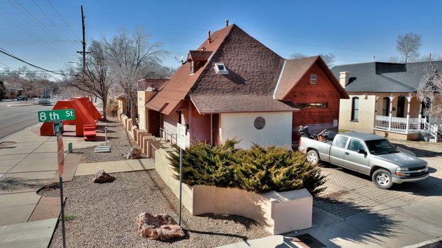 807 8th Street NW, Albuquerque, NM 87102