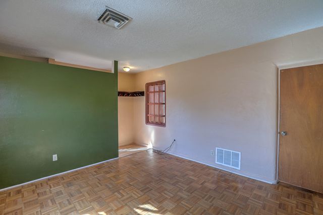 807 8th Street NW, Albuquerque, NM 87102