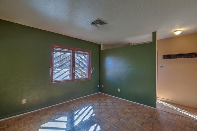 807 8th Street NW, Albuquerque, NM 87102