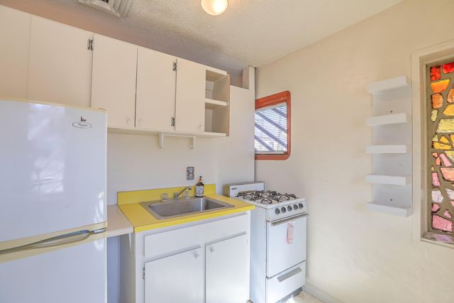 807 8th Street NW, Albuquerque, NM 87102