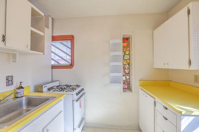 807 8th Street NW, Albuquerque, NM 87102