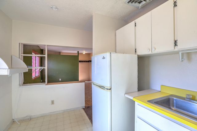 807 8th Street NW, Albuquerque, NM 87102