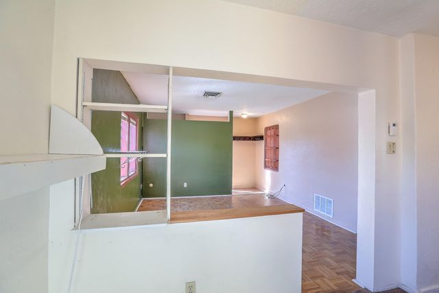 807 8th Street NW, Albuquerque, NM 87102