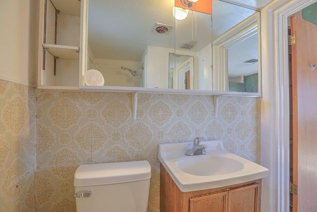 807 8th Street NW, Albuquerque, NM 87102