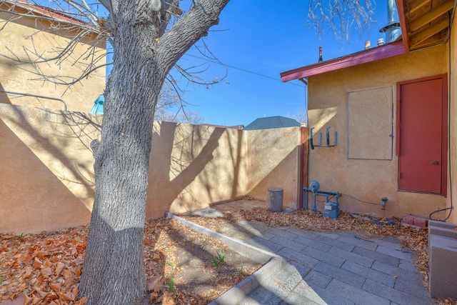 807 8th Street NW, Albuquerque, NM 87102