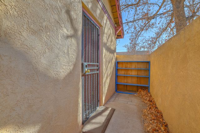 807 8th Street NW, Albuquerque, NM 87102