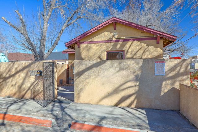 807 8th Street NW, Albuquerque, NM 87102