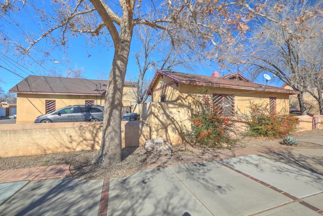 807 8th Street NW, Albuquerque, NM 87102