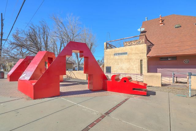 807 8th Street NW, Albuquerque, NM 87102