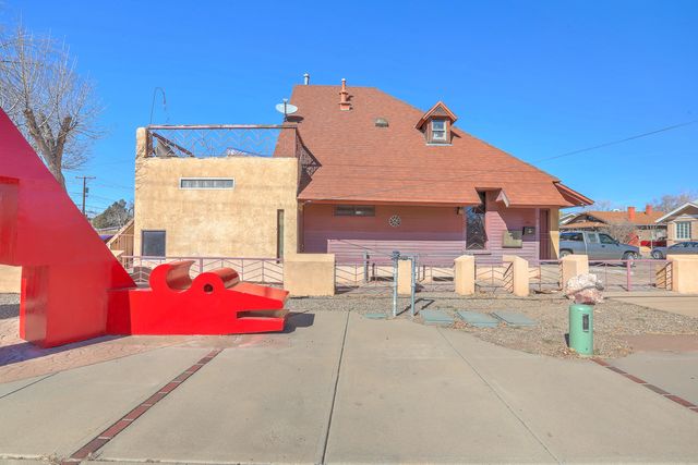 807 8th Street NW, Albuquerque, NM 87102