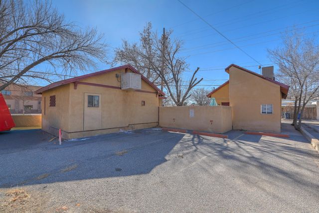 807 8th Street NW, Albuquerque, NM 87102