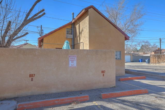 807 8th Street NW, Albuquerque, NM 87102