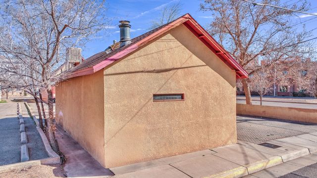 807 8th Street NW, Albuquerque, NM 87102