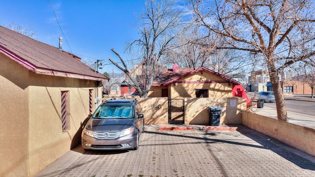 807 8th Street NW, Albuquerque, NM 87102