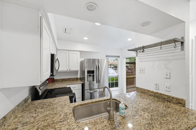 5626 Preston Oaks Road 11C, Dallas, TX 75254