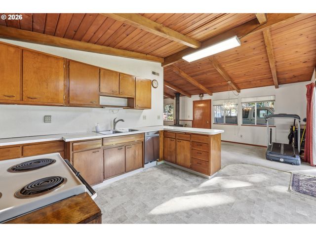 12825 Se LINCOLN St, Portland, OR 97233