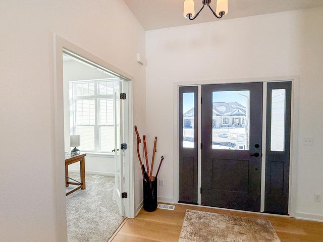 W254N5593 Crescent Hill DRIVE, Sussex, WI 53089