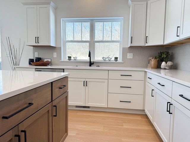 W254N5593 Crescent Hill DRIVE, Sussex, WI 53089