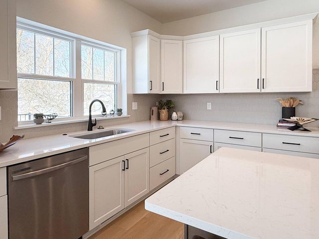 W254N5593 Crescent Hill DRIVE, Sussex, WI 53089