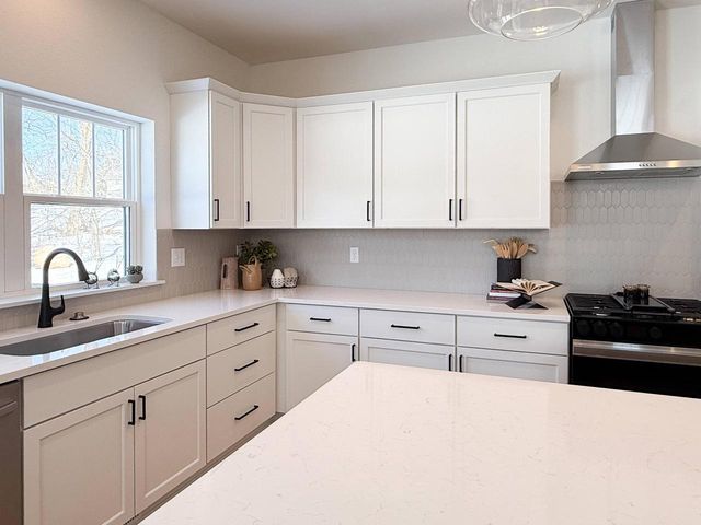 W254N5593 Crescent Hill DRIVE, Sussex, WI 53089