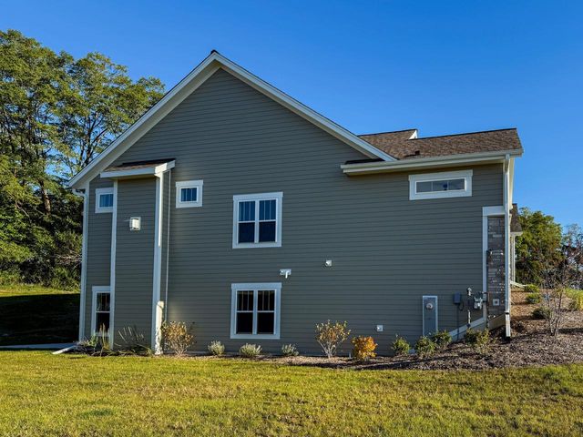 W254N5593 Crescent Hill DRIVE, Sussex, WI 53089