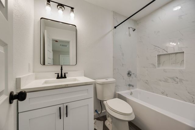 922 NE 33RD Street, Grand Prairie, TX 75050