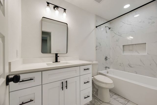 922 NE 33RD Street, Grand Prairie, TX 75050