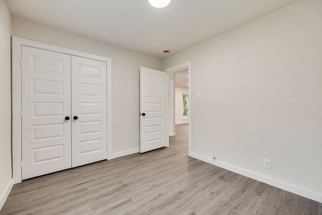 922 NE 33RD Street, Grand Prairie, TX 75050