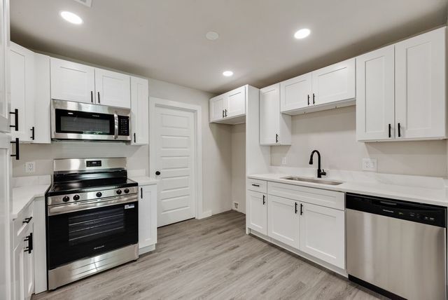 922 NE 33RD Street, Grand Prairie, TX 75050