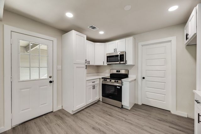 922 NE 33RD Street, Grand Prairie, TX 75050