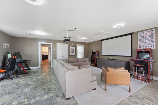 302 Thorntree Drive, Ovilla, TX 75154