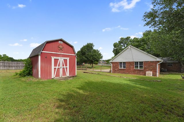 302 Thorntree Drive, Ovilla, TX 75154