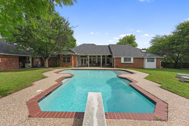 302 Thorntree Drive, Ovilla, TX 75154