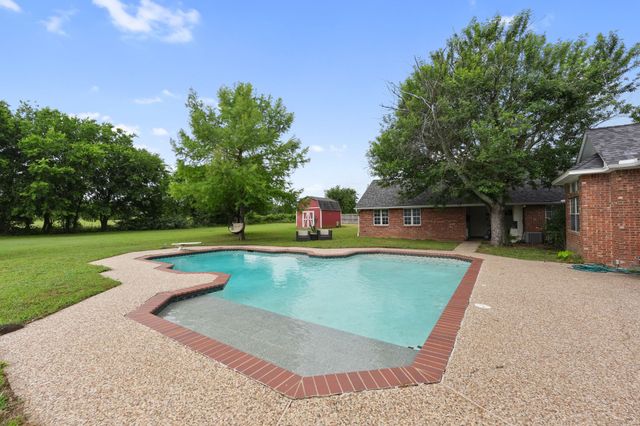 302 Thorntree Drive, Ovilla, TX 75154