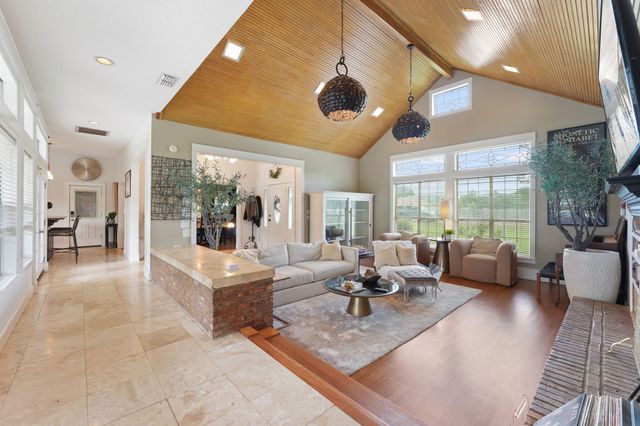 302 Thorntree Drive, Ovilla, TX 75154