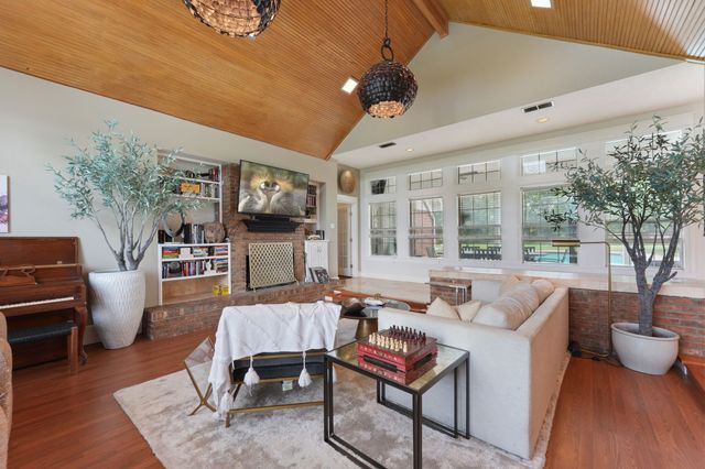 302 Thorntree Drive, Ovilla, TX 75154