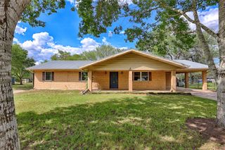 705 S La Grange ST, Flatonia, TX 78941