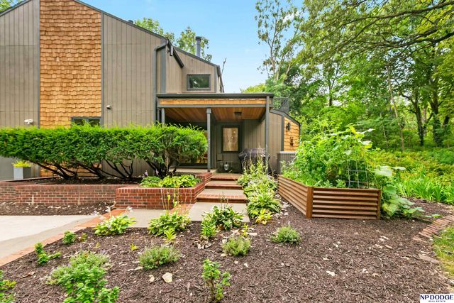 3056 Armbrust Drive, Omaha, NE 68124
