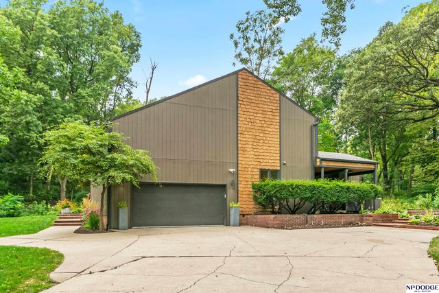 3056 Armbrust Drive, Omaha, NE 68124