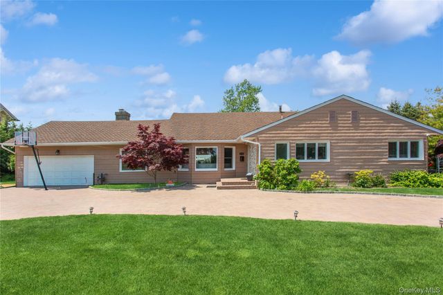 996 Wateredge Place, Hewlett Harbor, NY 11557